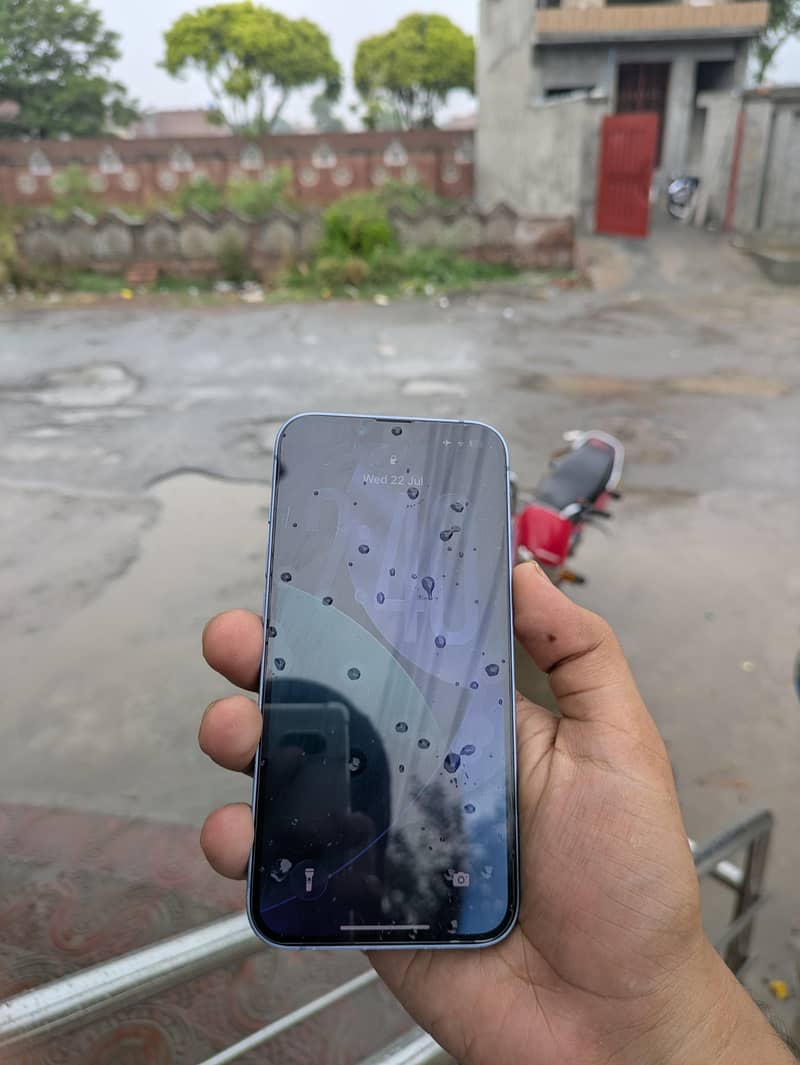 Apple iPhone 14 3