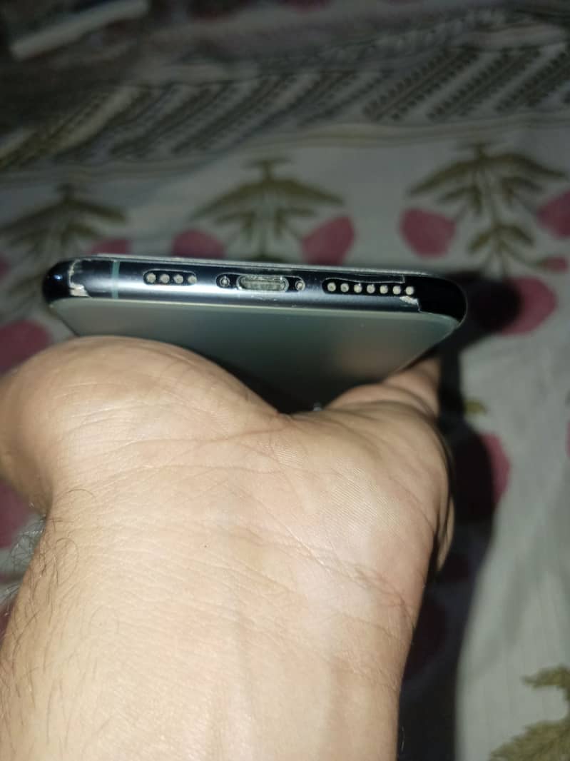 Apple iPhone 11 Pro Max 2