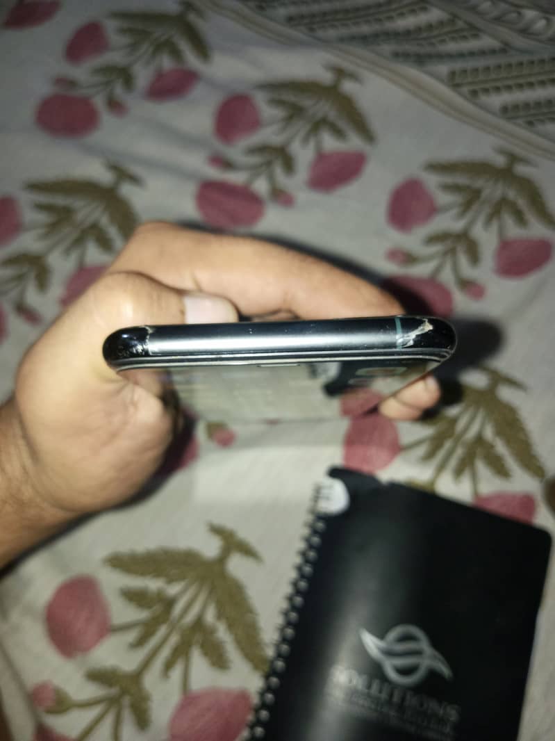 Apple iPhone 11 Pro Max 3