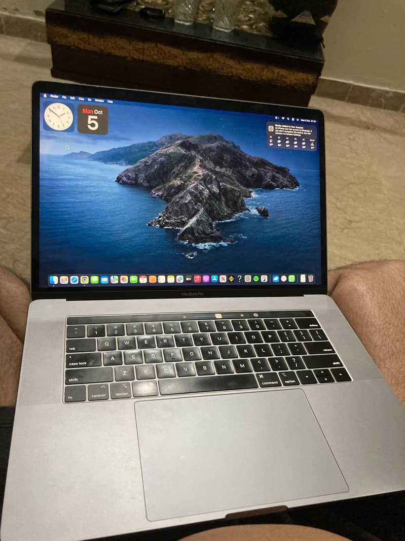MacBook Pro 2018 Work Station 1