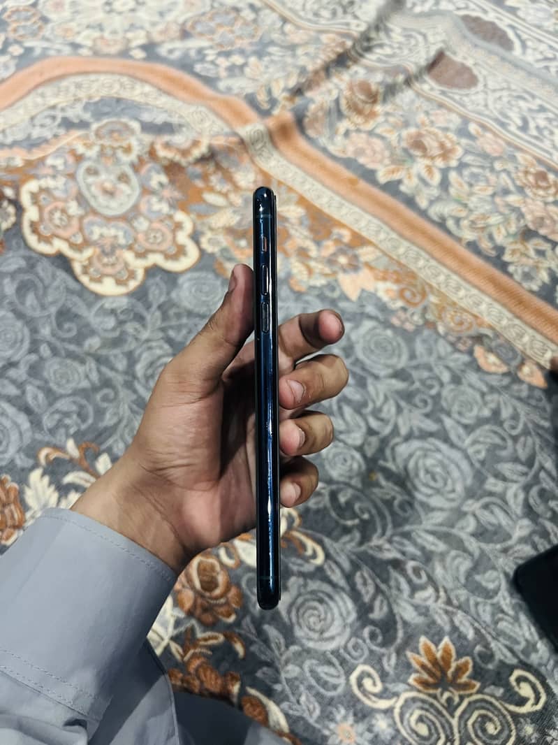 Apple iPhone 11 Pro Max 2