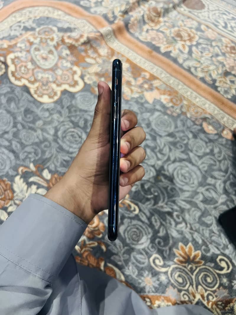 Apple iPhone 11 Pro Max 3