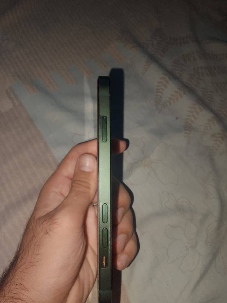 Apple iPhone 13 3
