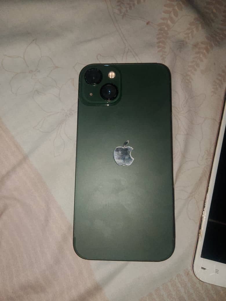 Apple iPhone 13 4