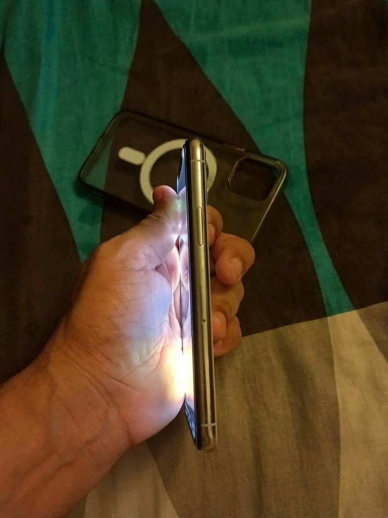Apple iPhone 11 Pro 1