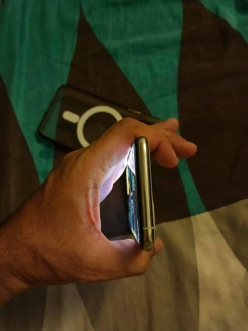 Apple iPhone 11 Pro 2