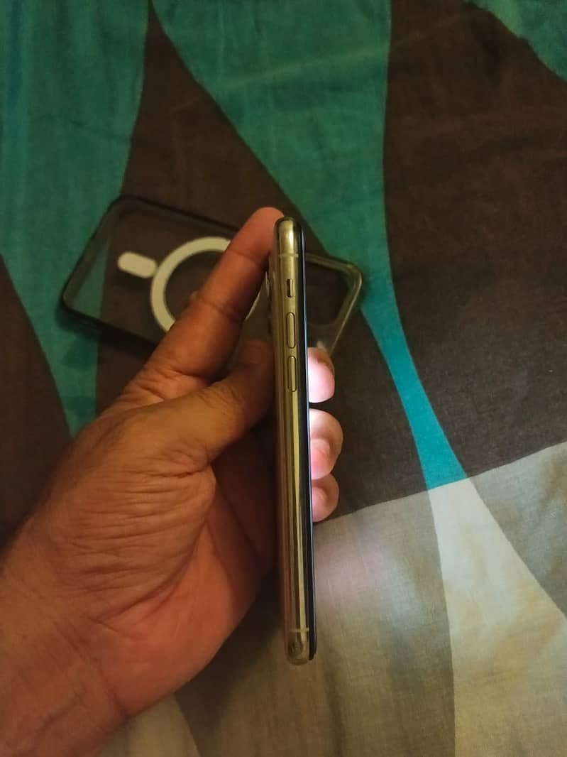 Apple iPhone 11 Pro 3