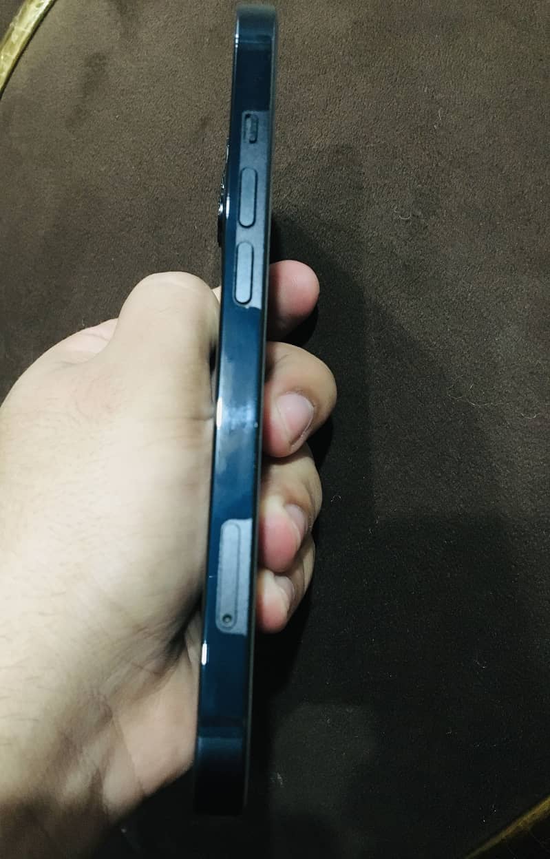 Apple iPhone 13 2