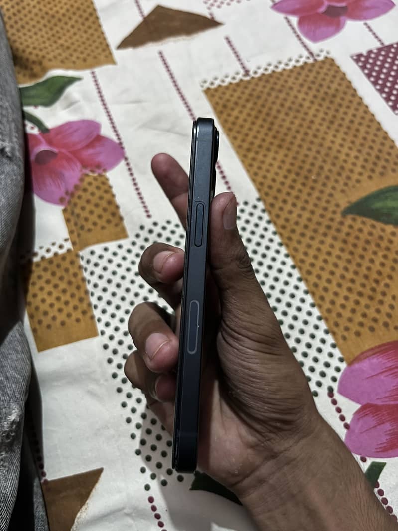 Apple iPhone 13 4