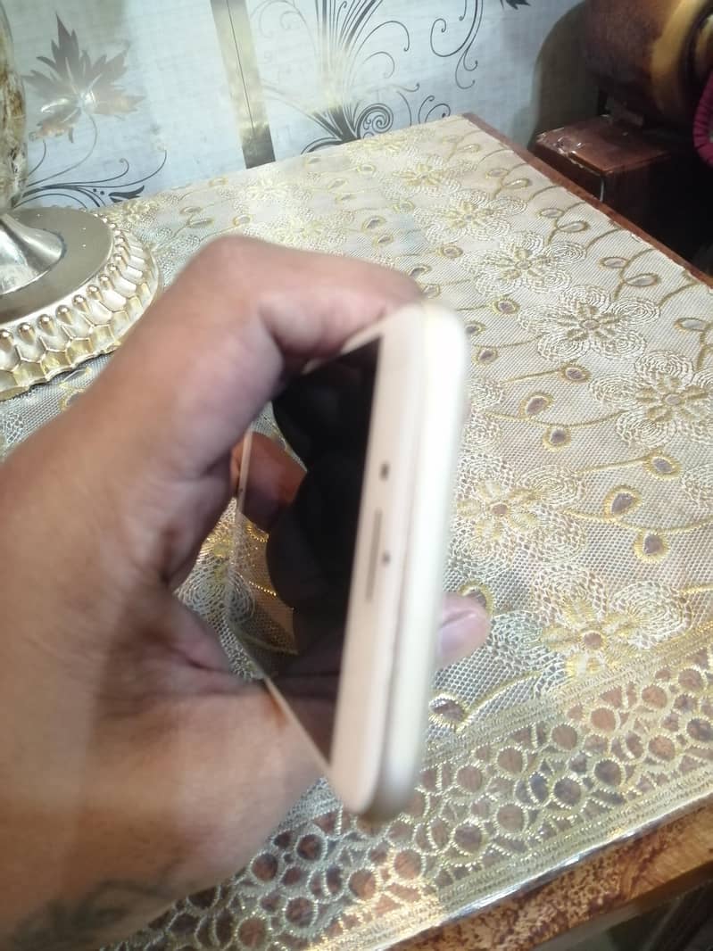Apple iPhone 7 4