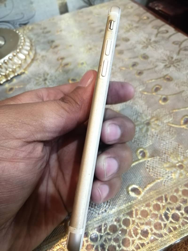 Apple iPhone 7 7