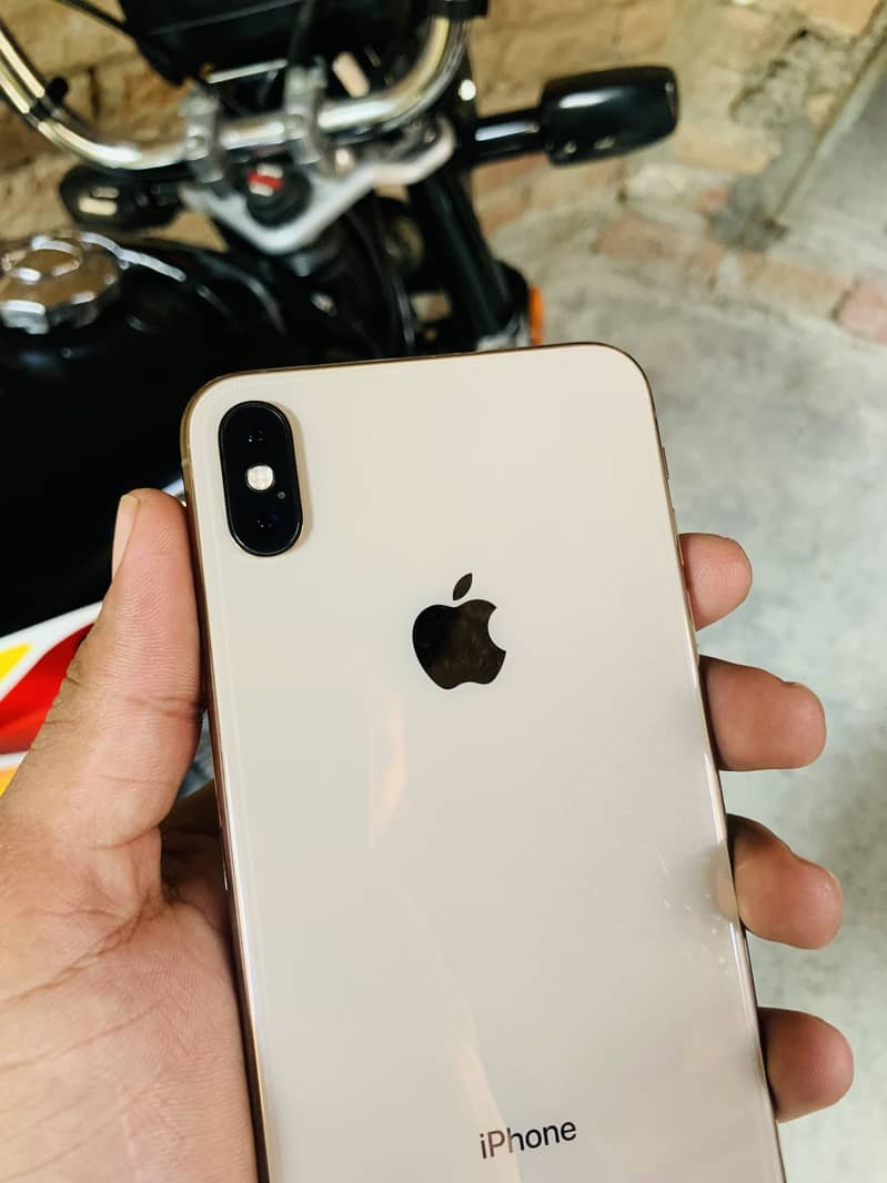 Apple iPhone XS Max 5