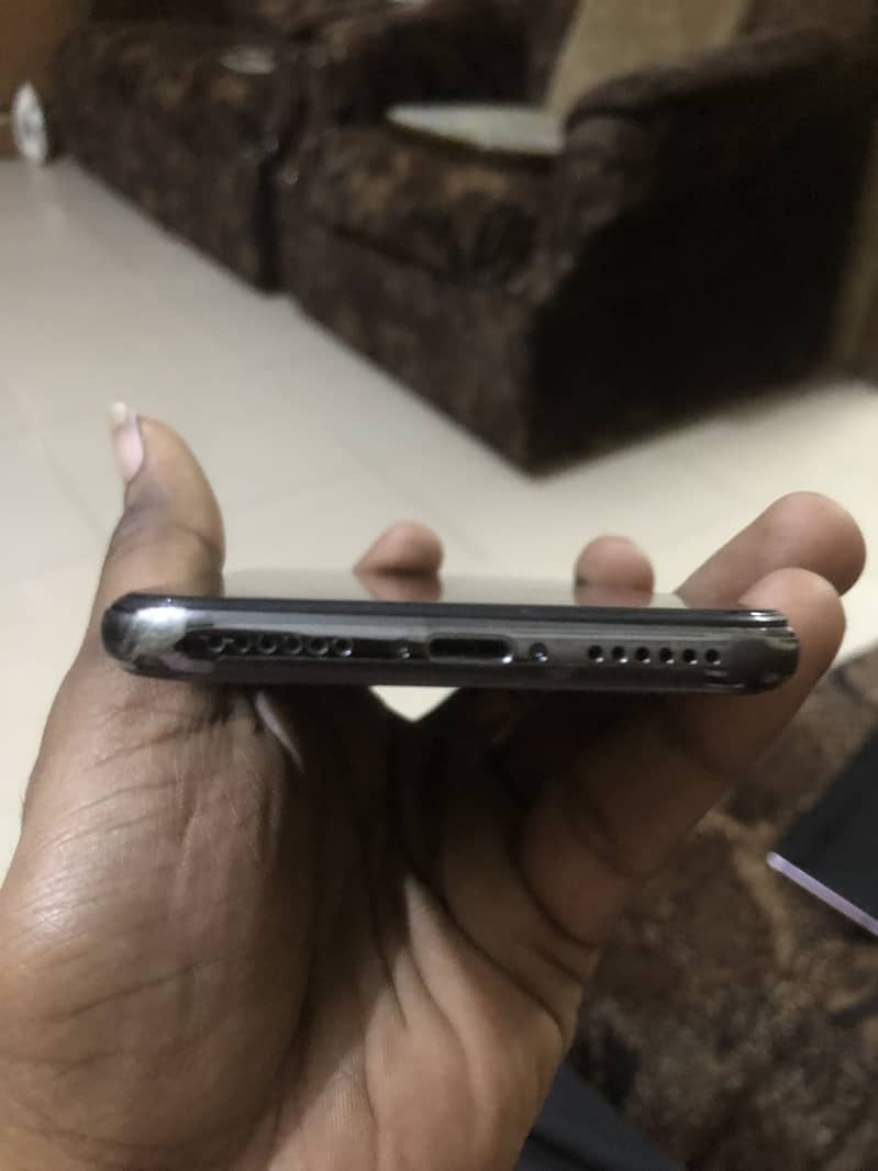 Apple iPhone X 3