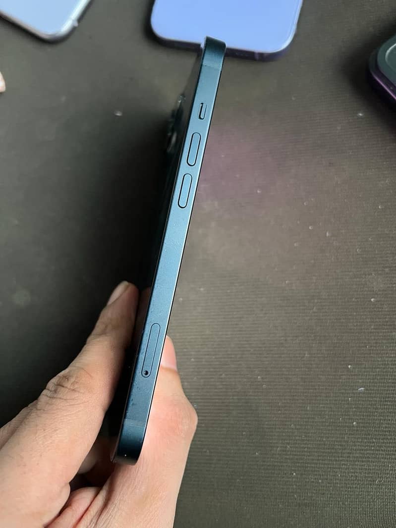 iPhone 13 3
