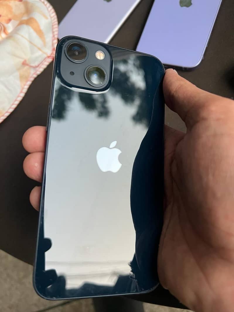 iPhone 13 4