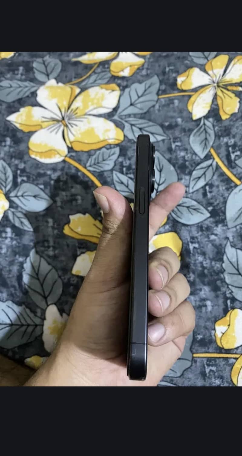 Apple iPhone 15 Pro 4