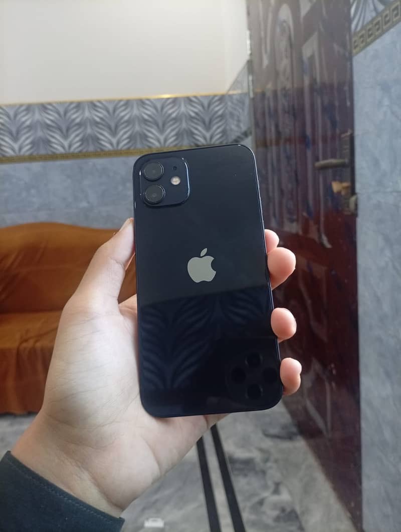 Apple iPhone 12 4