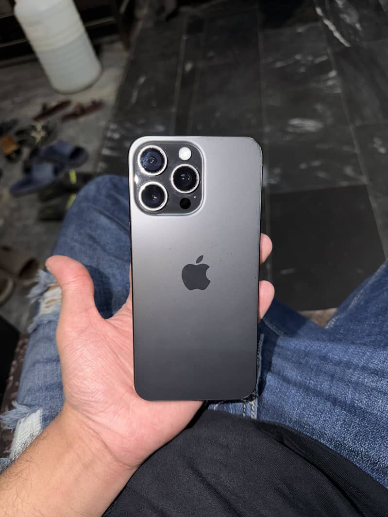 Apple iPhone 15 Pro Max 0