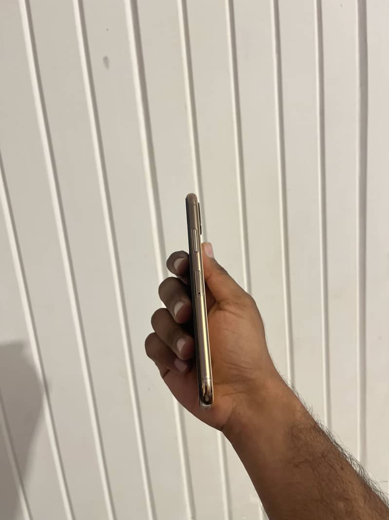 Apple iPhone XS 3