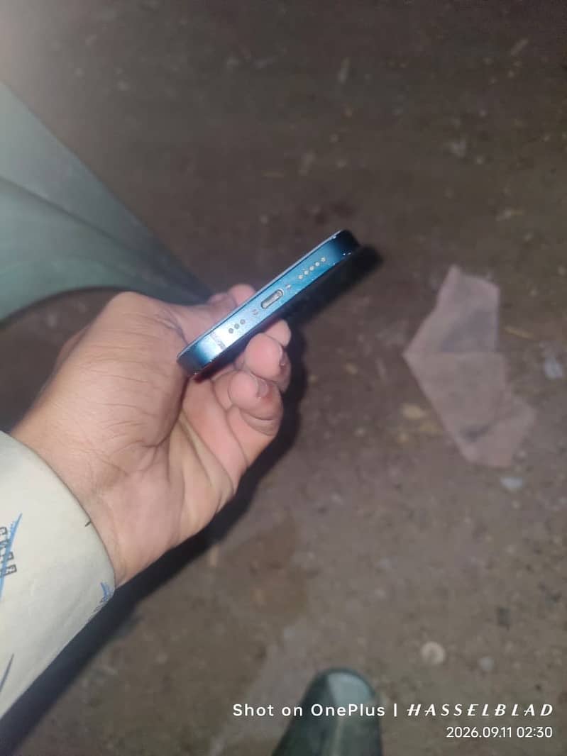 Apple iPhone 13 6