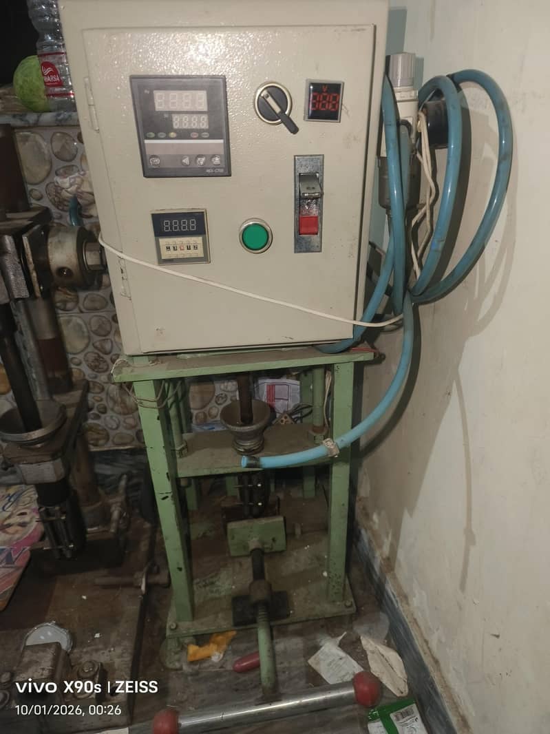 Data cable manufacturing machine 1