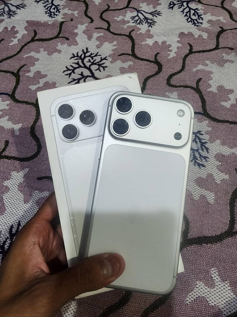 Apple iPhone 17 Pro Max 0