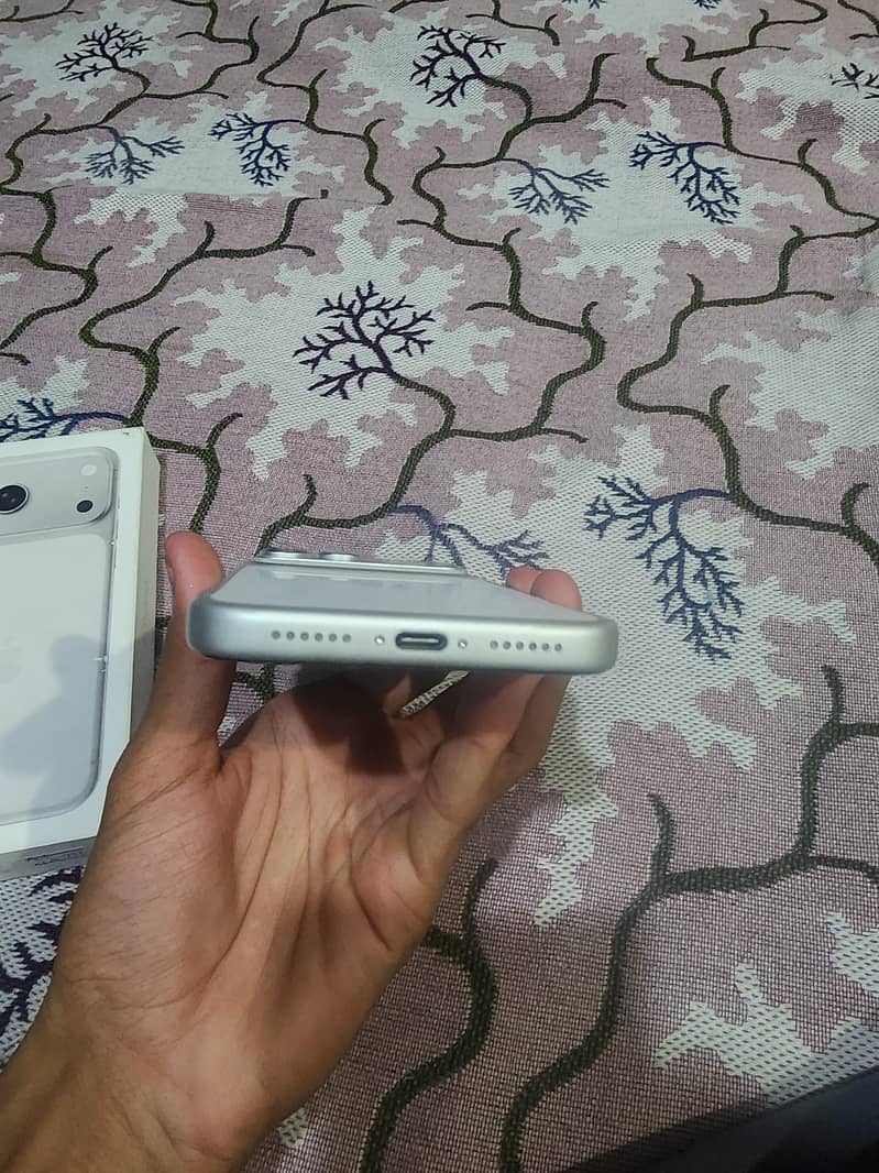 Apple iPhone 17 Pro Max 4