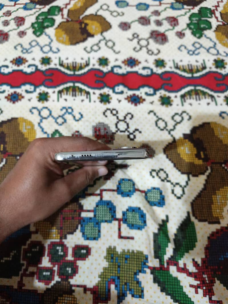 Tecno CAMON 40 Pro 4