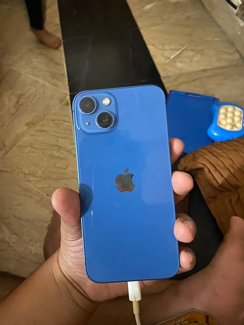 Apple iPhone 13 0