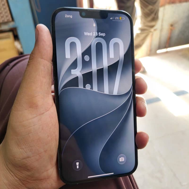 Apple iPhone 13 Pro Max 1