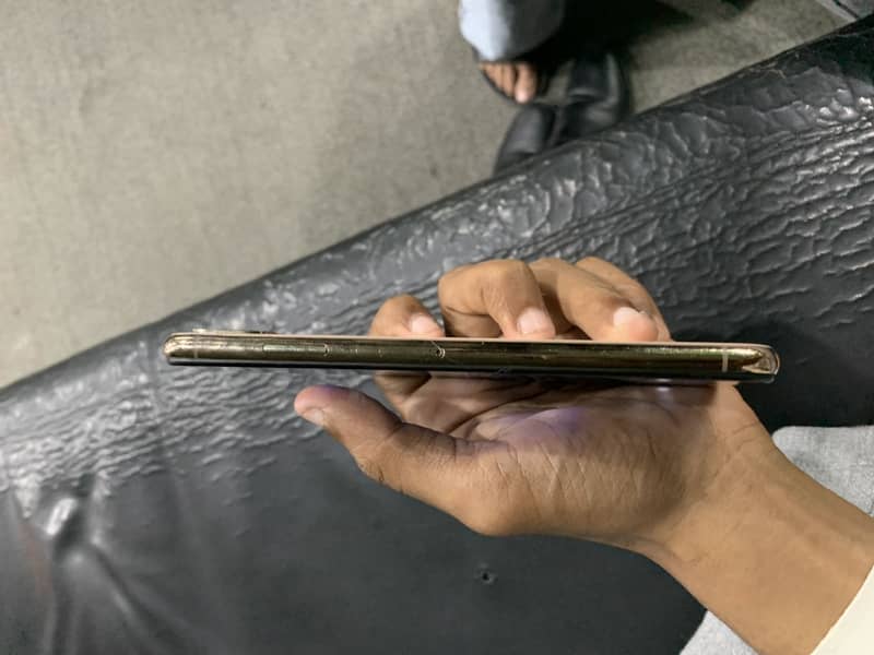 Apple iPhone XS Max 2