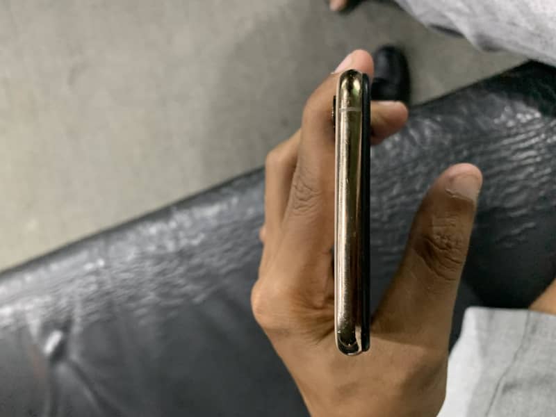 Apple iPhone XS Max 6