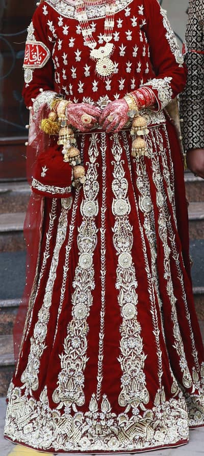 barat bridal velvet lengha condition 10/10 one time use