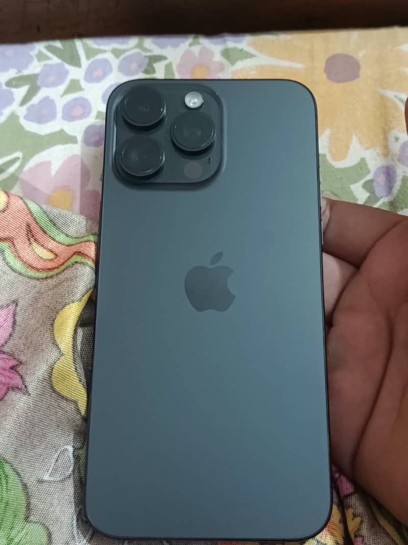 Apple iPhone 15 Pro Max 1