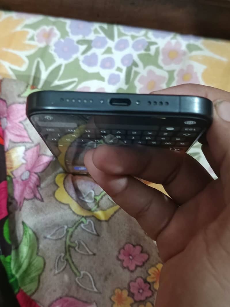 Apple iPhone 15 Pro Max 2