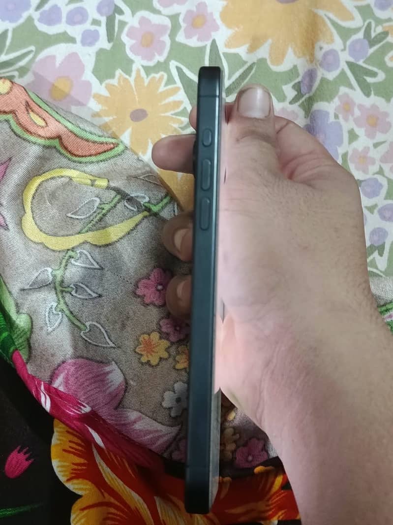 Apple iPhone 15 Pro Max 3