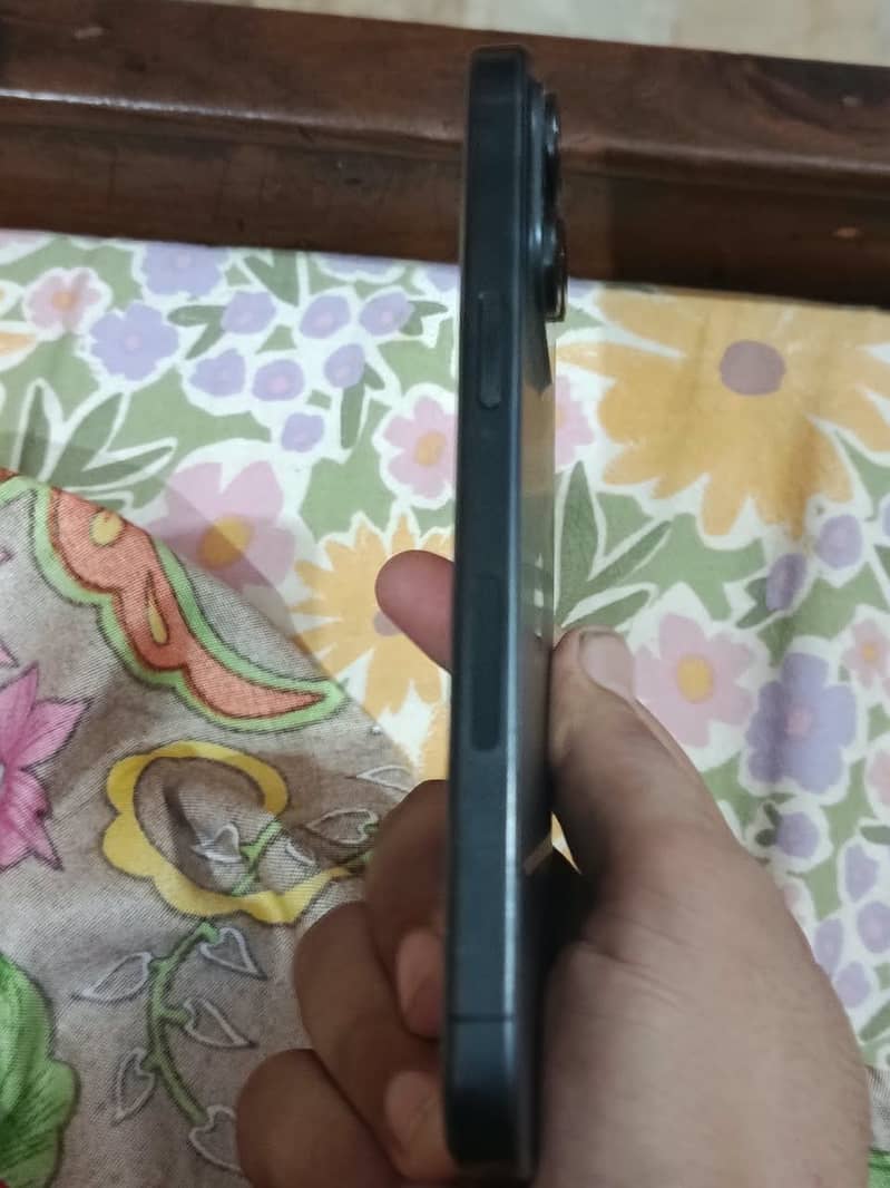 Apple iPhone 15 Pro Max 4