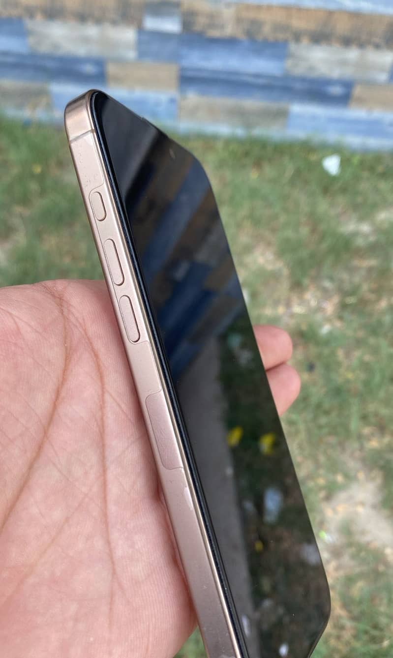 Apple iPhone 16 Pro Max 3