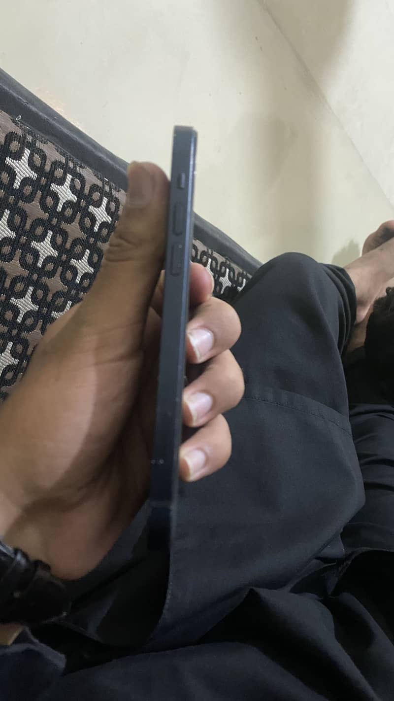 Apple iPhone 12 2