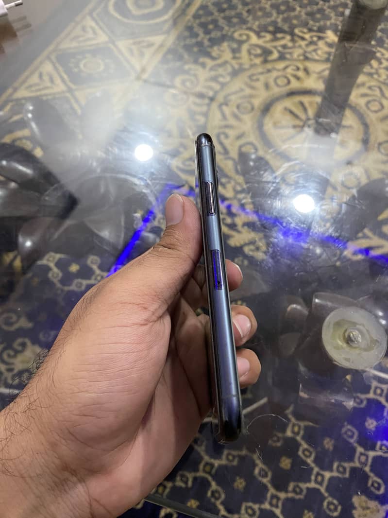Apple iPhone 11 Pro 6