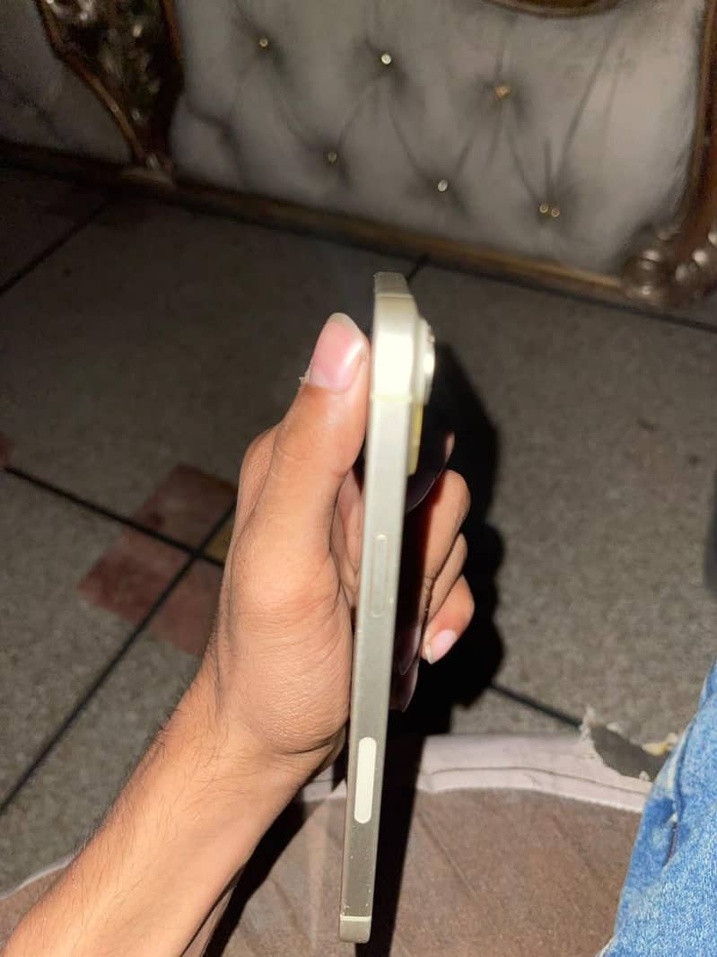 iPhone 15 plus 5