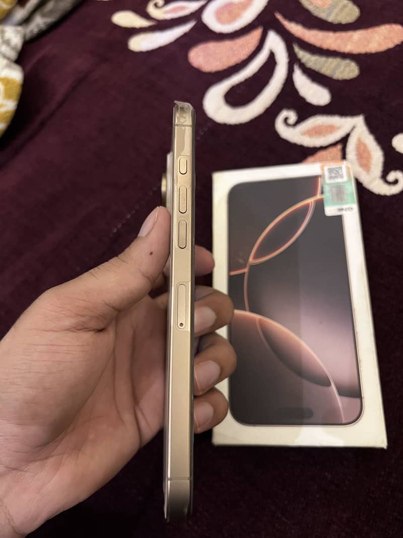 Apple iPhone 16 Pro Max 4