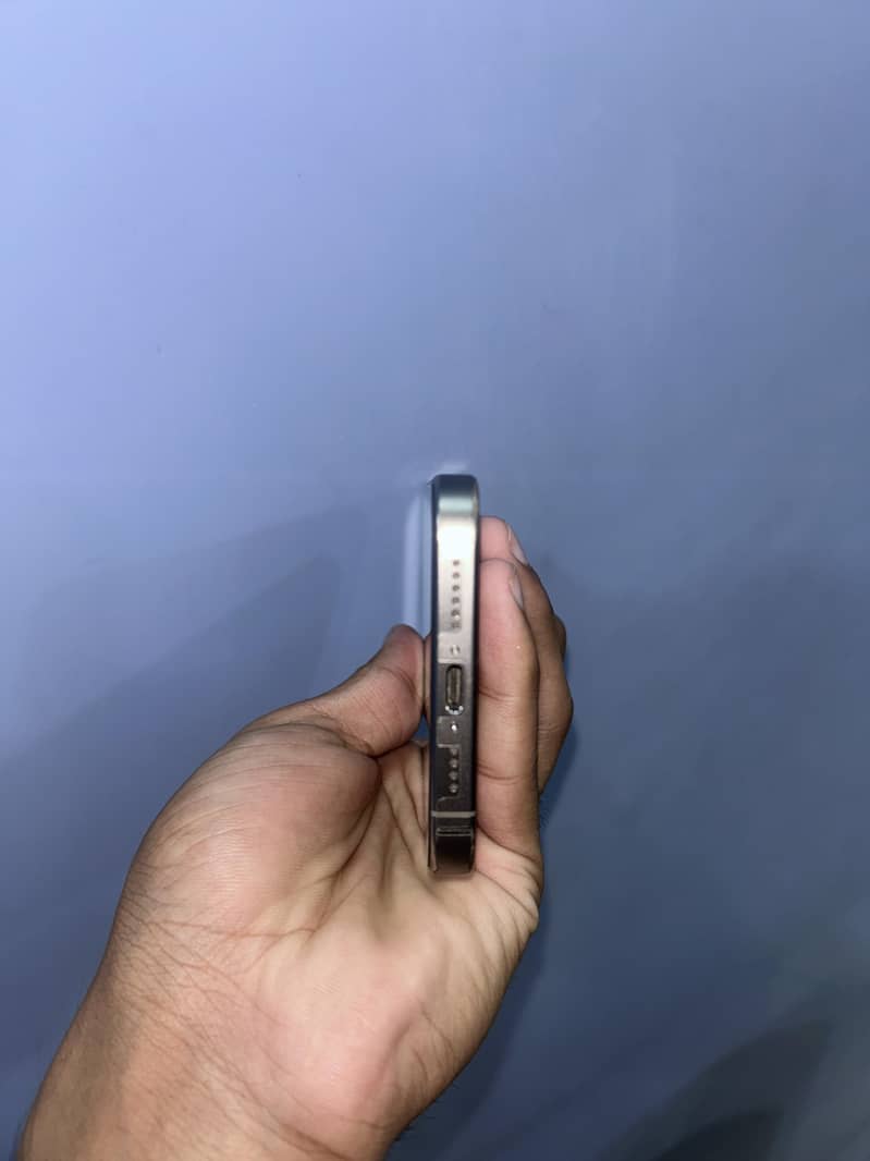 Apple iPhone 15 Pro Max 6