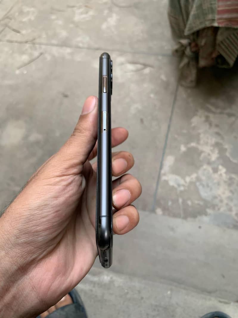 Apple iPhone 11 Pro Max 1
