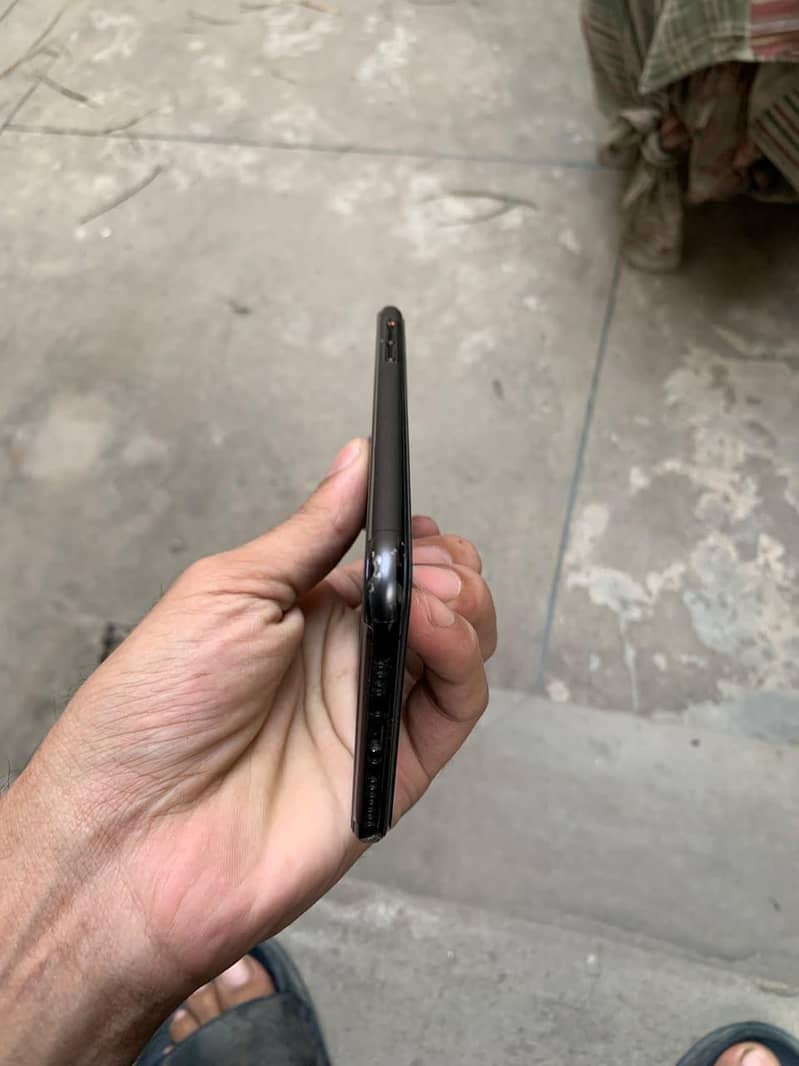 Apple iPhone 11 Pro Max 2