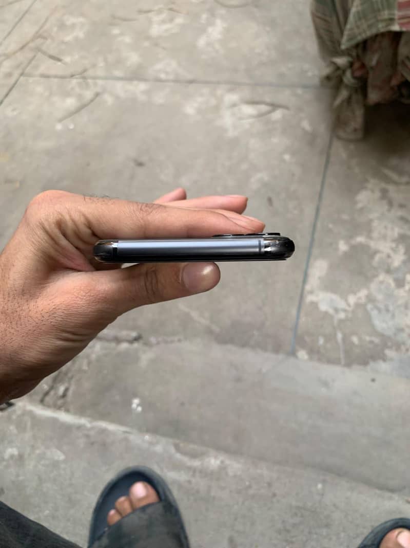 Apple iPhone 11 Pro Max 3