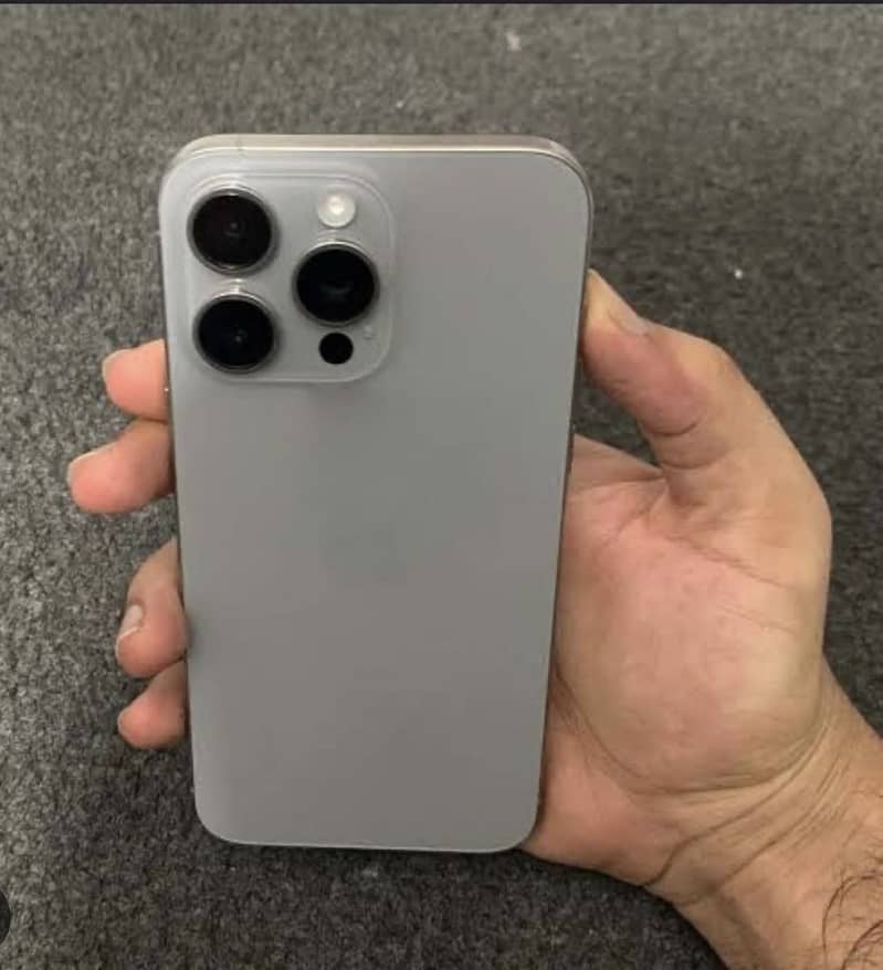 Apple iPhone 15 Pro Max 0