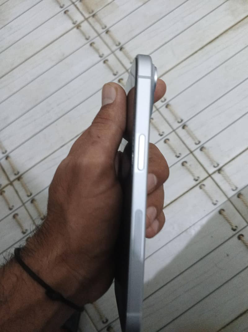 Apple iPhone 15 2
