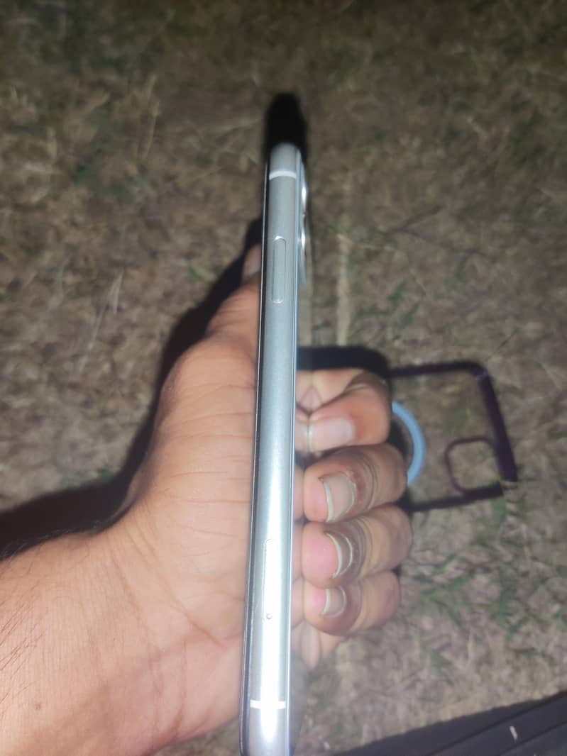 Apple iPhone 11 1
