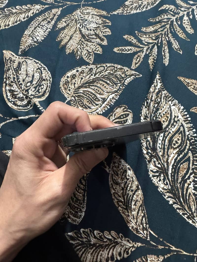 Apple iPhone 14 Pro Max 4